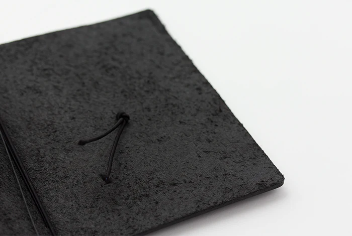 TRAVELER's Notebook - Passport Size - Black - Image 4